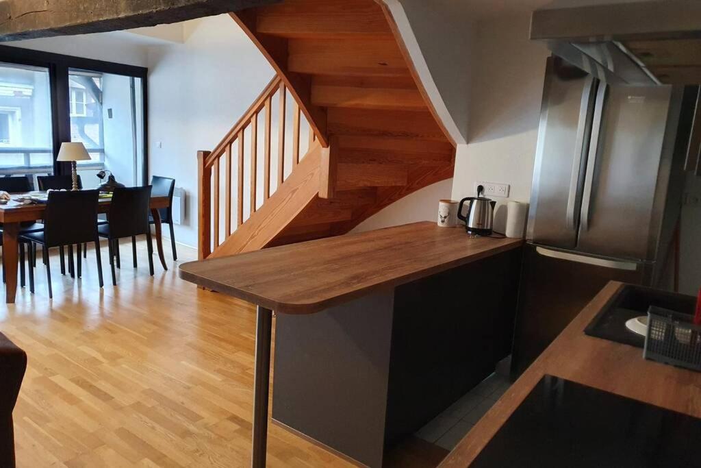 Appartement Exceptionnel 4 Etoiles Hyper Centre Albi 65 M2 Au 4Eme Etage Sans Ascenseur Avec Une Tour Du 12Eme Siecle Экстерьер фото
